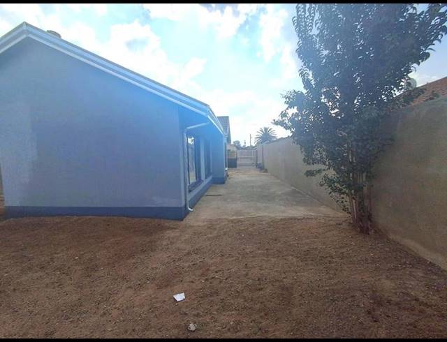 3 BEDROOM HOUSE FOR SALE IN PROTEA GLEN